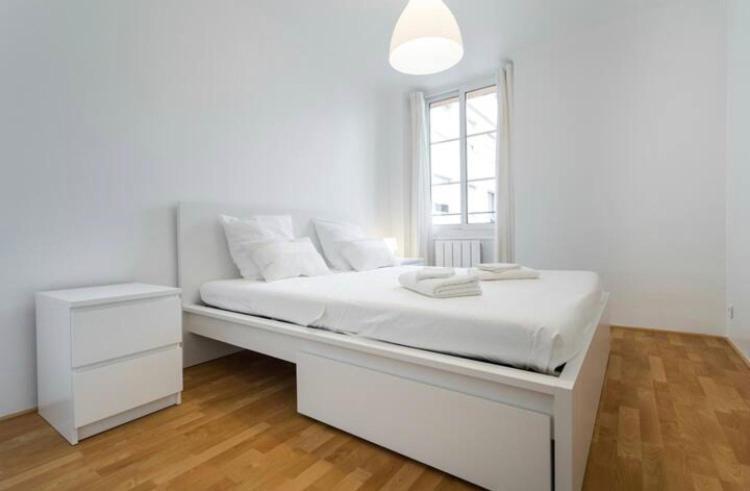 Big White Apartment Ница Екстериор снимка