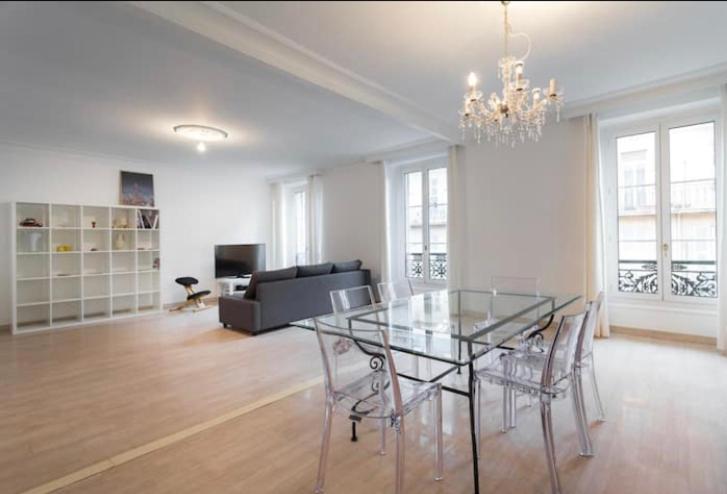 Big White Apartment Ница Екстериор снимка